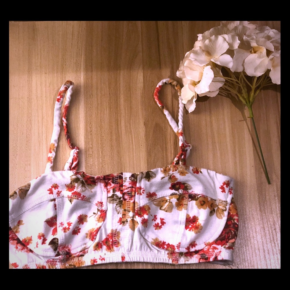 💋 American Rag Rosey Floral bralette!
